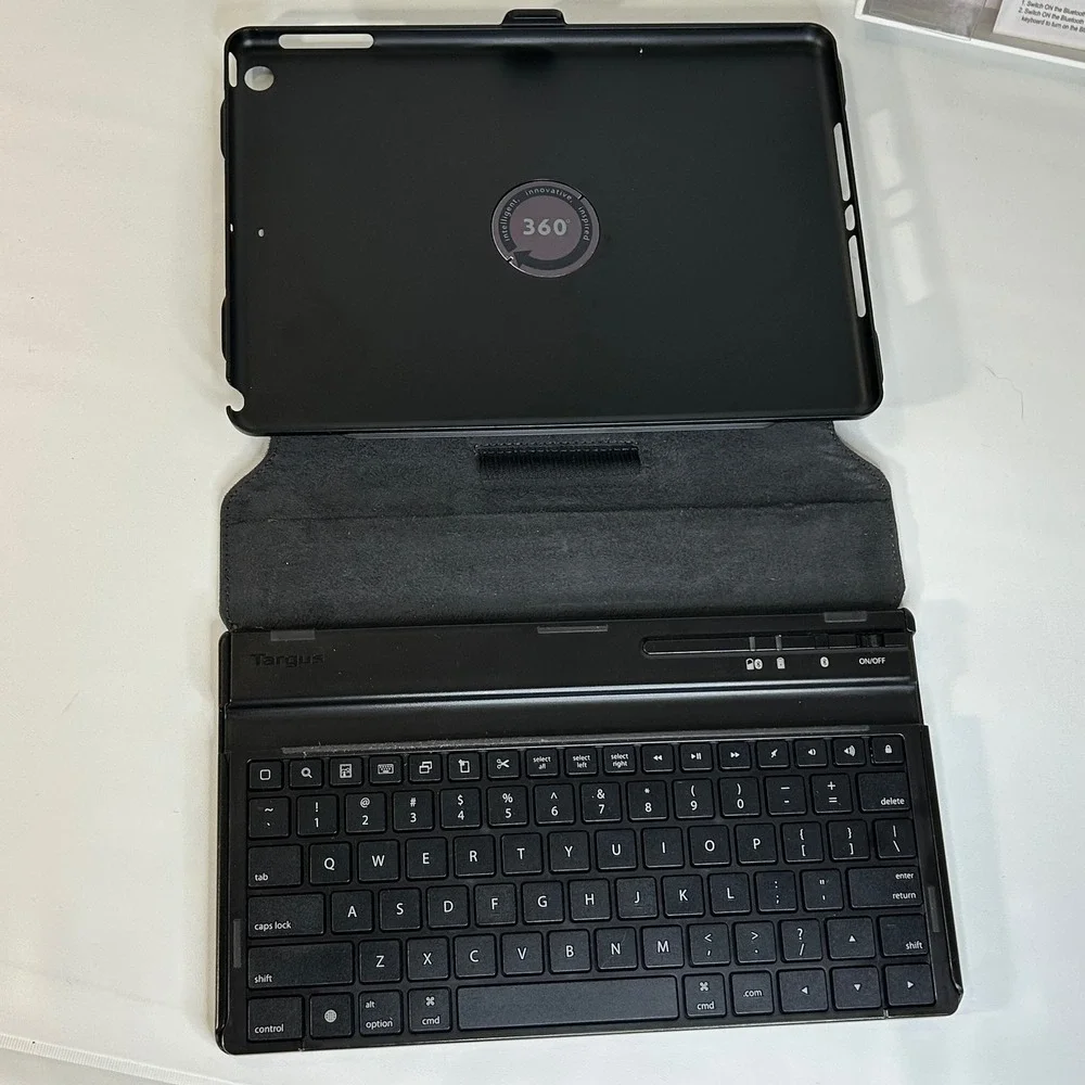 Targus Versavu Bluetooth Keyboard Case iPad Air 5th Gen THZ192US Tested